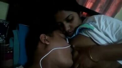 Camera'r notun mode try korlo dudu'r chushani record korte!