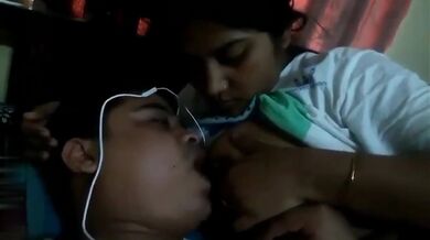 Camera'r notun mode try korlo dudu'r chushani record korte!