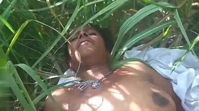 Khet er kormochari ke hardcore bhabe choda'r viral video clip