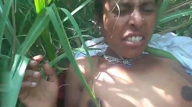 Khet er kormochari ke hardcore bhabe choda'r viral video clip