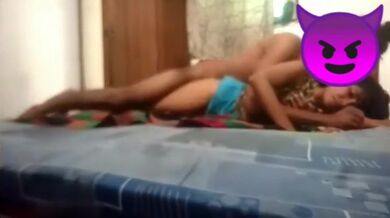 Ak bondhu arek bondhu'r bou er gudh mara'r amateur video clip
