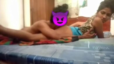 Ak bondhu arek bondhu'r bou er gudh mara'r amateur video clip