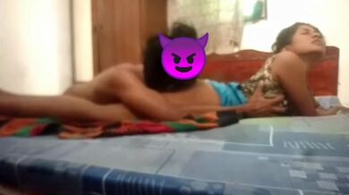 Ak bondhu arek bondhu'r bou er gudh mara'r amateur video clip