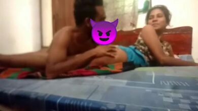 Ak bondhu arek bondhu'r bou er gudh mara'r amateur video clip