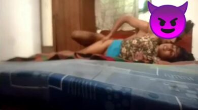 Ak bondhu arek bondhu'r bou er gudh mara'r amateur video clip