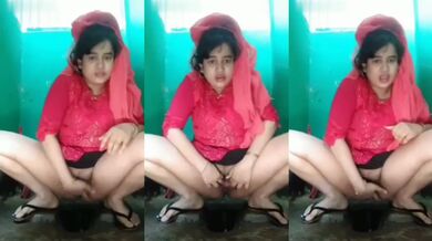 Poribaar ke fele rekhe public toilet a nijer gudh choda'r MMS