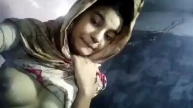 Bangladeshi grammo apu'r 3 ta oshlil clip share kora hoyeche
