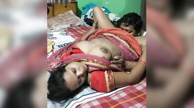 Kolkata'r grammo couple ke dekha gelo besh masti furti korte