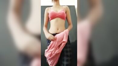 Gym a jaowar aage boyfriend ke nijer dudu dekhanor MMS video
