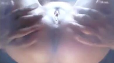 Masoom grammo meye nijer golapi rong er gudh faka kore dilo