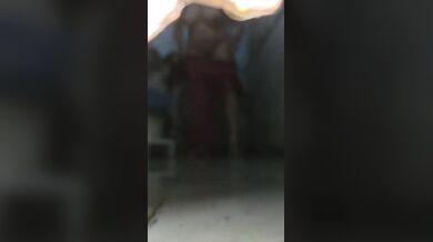 Chidro diye bondhu'r maa er boro dudu expose korar choto clip