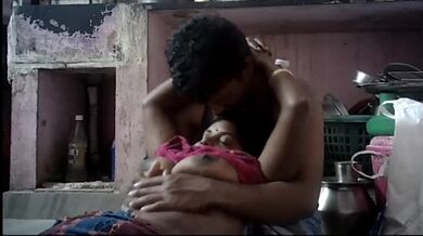 Grammo kaki'r boro sthon gulo bhalo moton massage korar clip