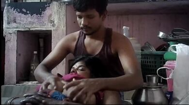 Grammo kaki'r boro sthon gulo bhalo moton massage korar clip