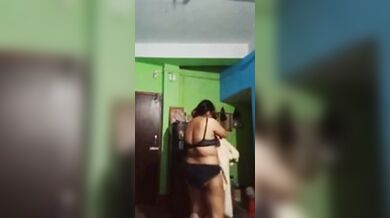 Mota boudi kaaj theke firei langta hoye gelo premik er jonno