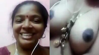 Mature boudi aunty sharp nipple gulo flash korar MMS video