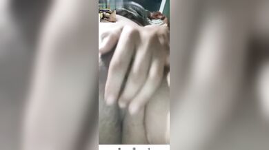 Grammo meye MMS er maddome nijer tight gudh maalish korlo