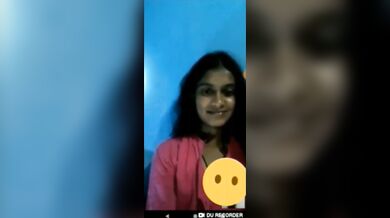 Shemla shundori'r chomotkar nipple expose korar MMS clip