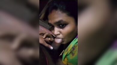 Kolkata'r grammo boudi taar debor er dhon chushe khaowar clip