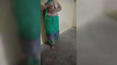 Choto debor taar boudi'r dudu dhore chapa chapi'r XXX clip