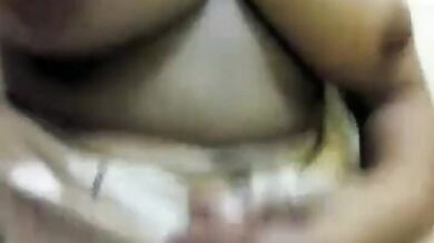 Unseen MMS clip mota duduwala apu'r washroom a noshtami korar