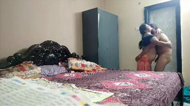 Dushtu jamai'r unseen video ghor er bua ke bokshish deowa'r