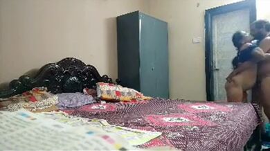 Dushtu jamai'r unseen video ghor er bua ke bokshish deowa'r