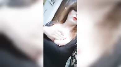 Boro duduwala MILF bhabhi'r dudh ber kora'r homemade reel
