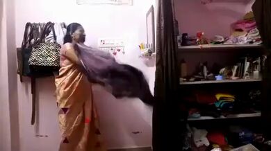 MMS footage ak Bengali aunty'r premik er shaamne langta houar