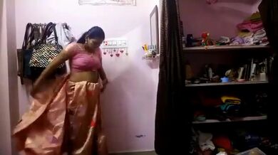 MMS footage ak Bengali aunty'r premik er shaamne langta houar