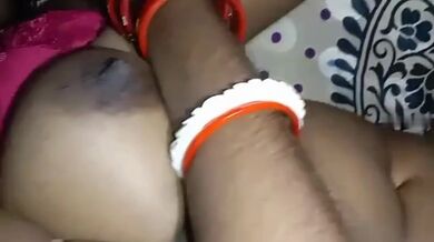 Roshalo boudi'r gudh fatanor homemade XXX choda chodi'r clip